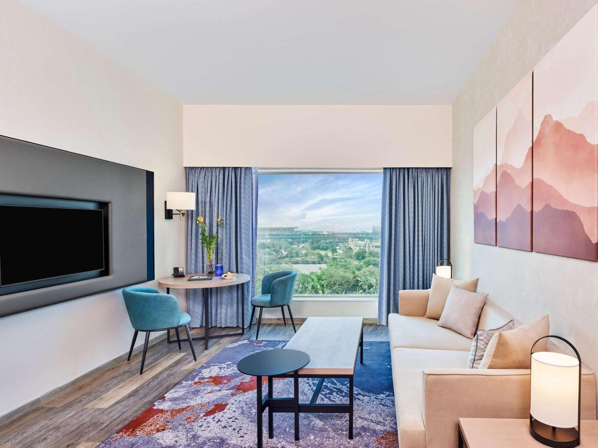 Novotel Mumbai International Airport Εξωτερικό φωτογραφία A suite at the hotel