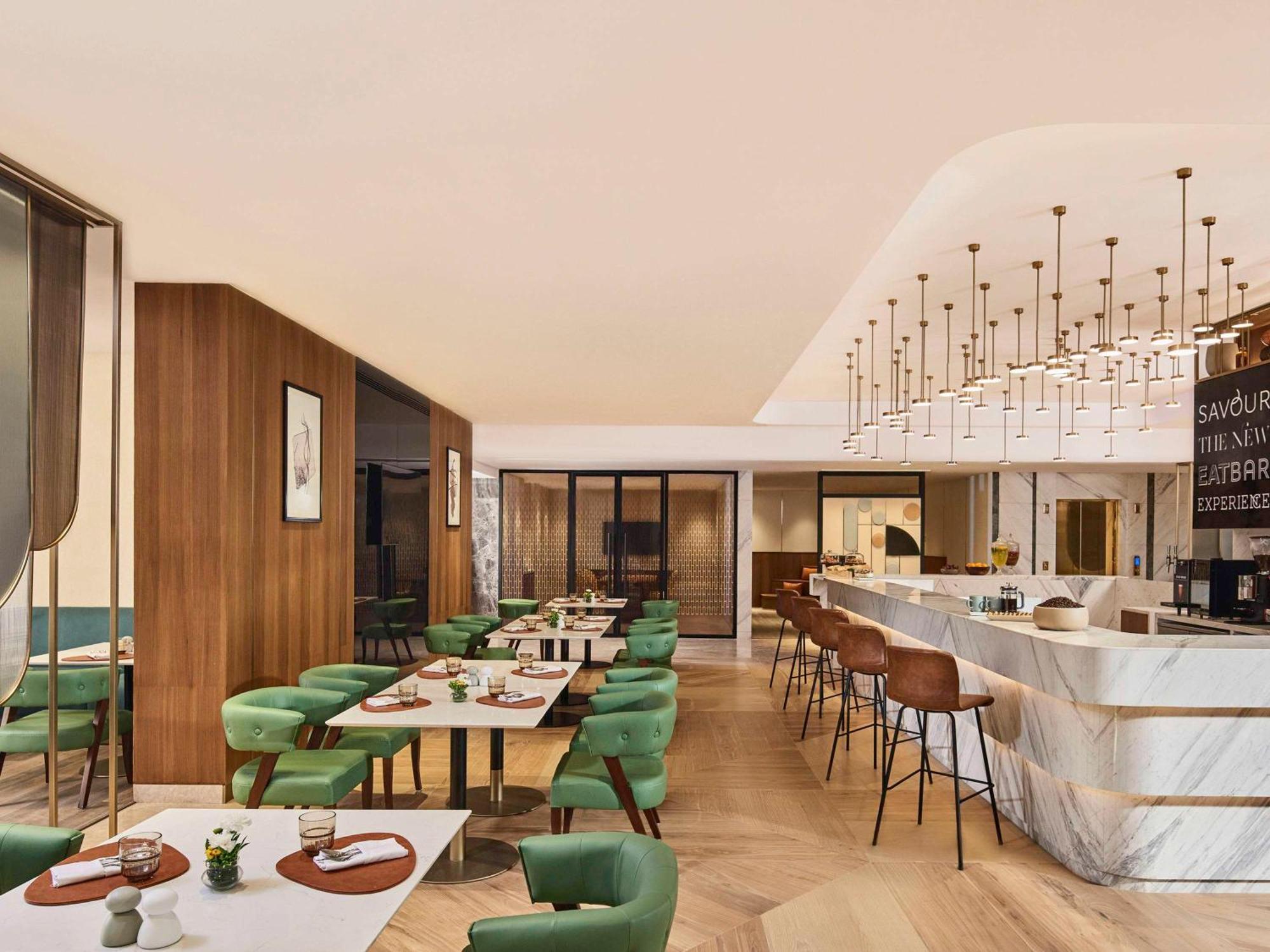 Novotel Mumbai International Airport Εξωτερικό φωτογραφία The Lounge at London Heathrow Airport