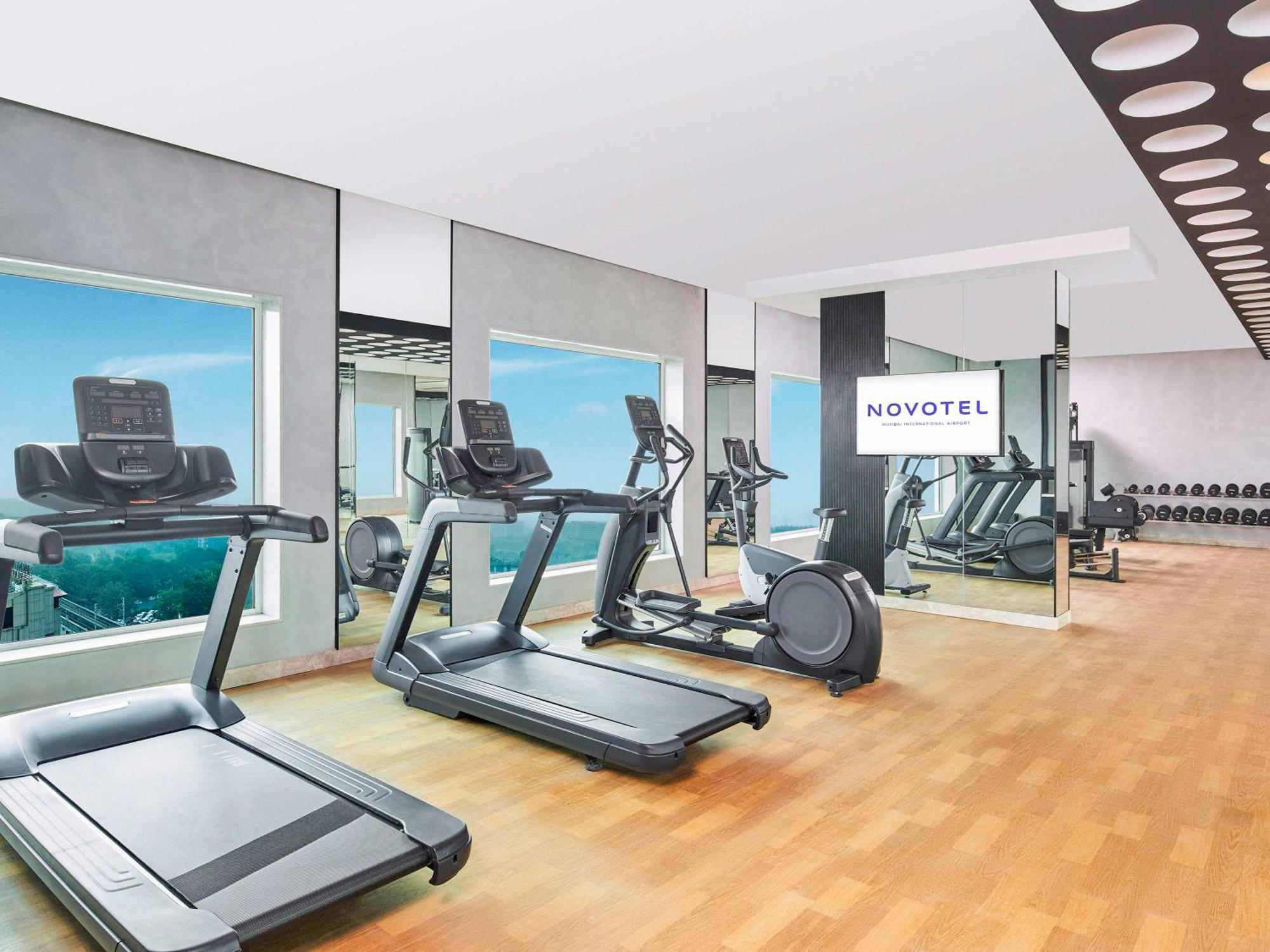 Novotel Mumbai International Airport Εξωτερικό φωτογραφία The gym at Novotel London West