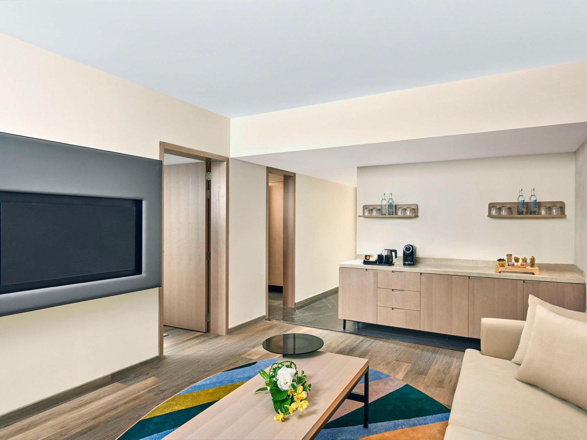 Novotel Mumbai International Airport Εξωτερικό φωτογραφία A suite at the hotel