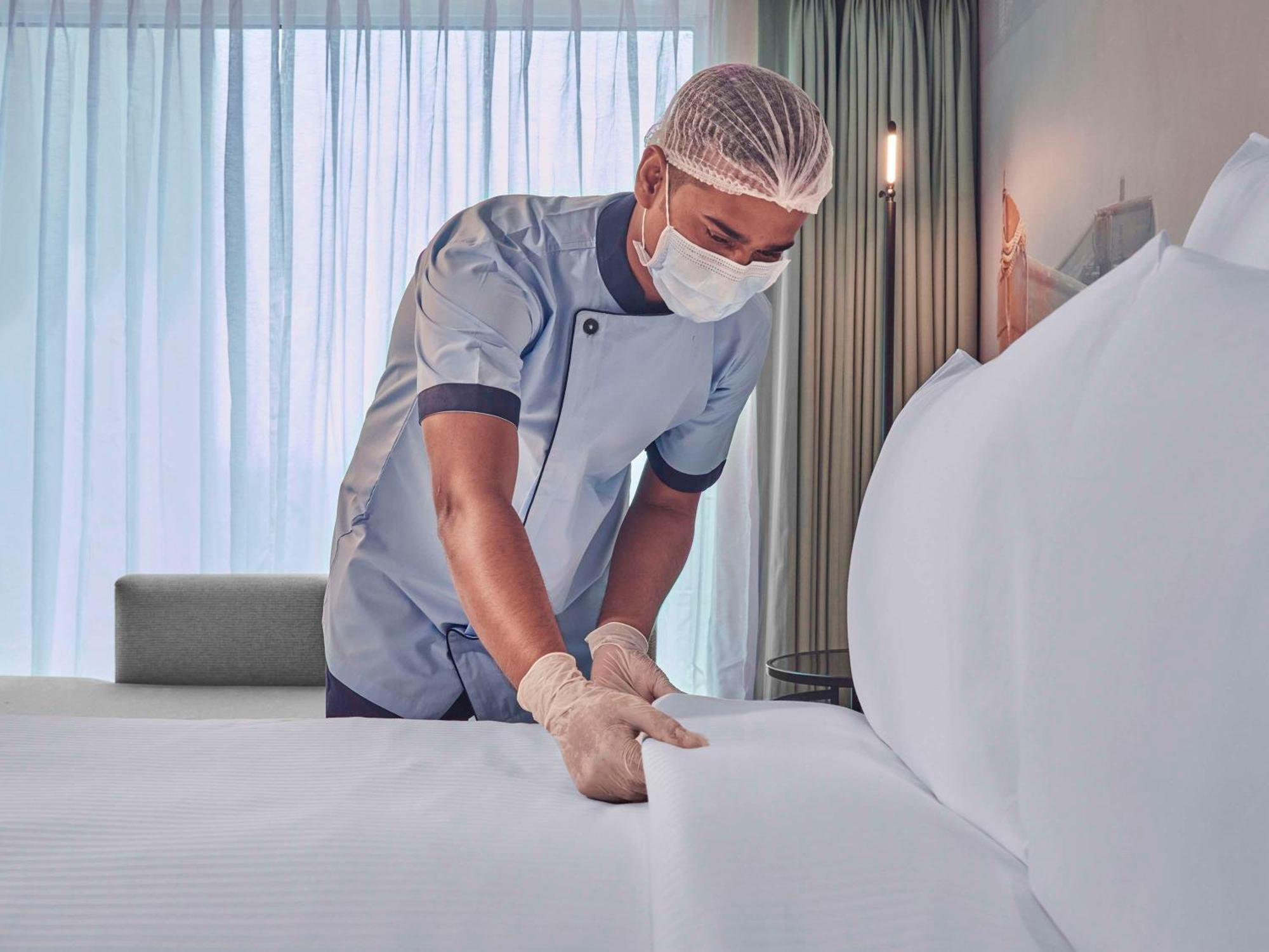 Novotel Mumbai International Airport Εξωτερικό φωτογραφία A hotel housekeeper making a bed