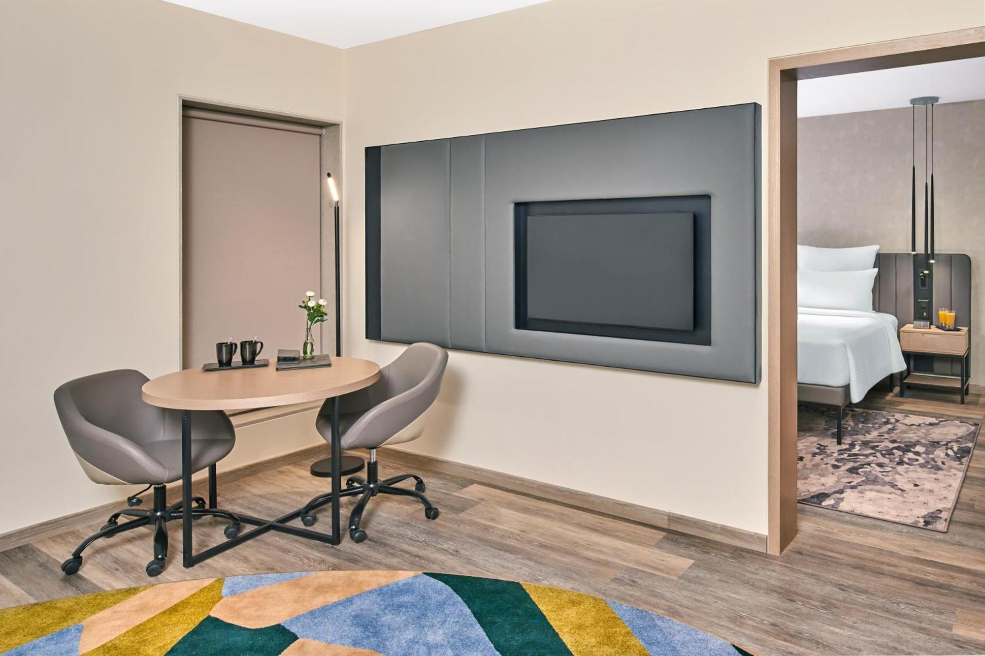 Novotel Mumbai International Airport Εξωτερικό φωτογραφία A room at the hotel